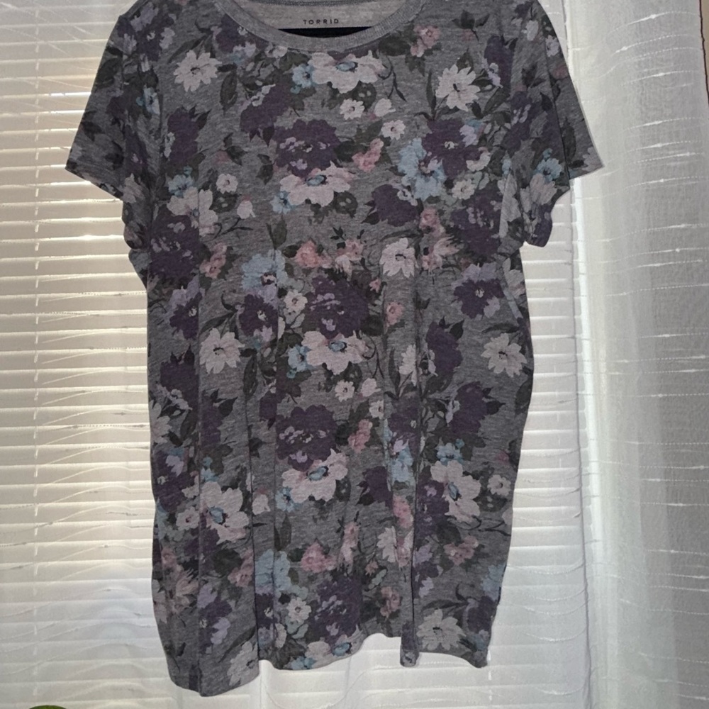 Torrid Floral Short Sleeve Top - Gray and Purple